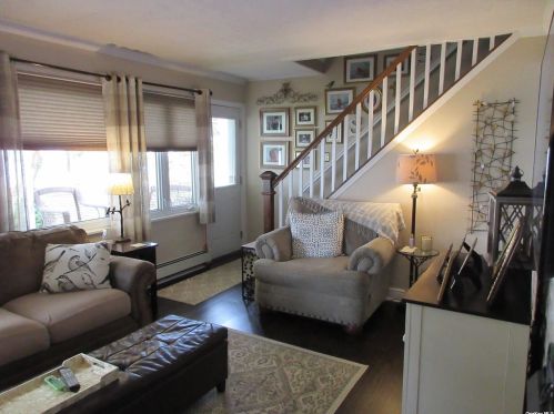 39 Dock Ln, North Wantagh, NY 11793-1813