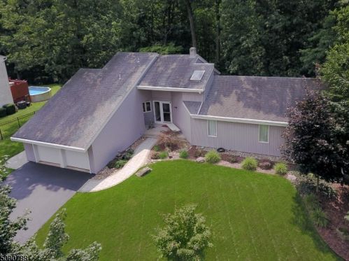 545 Lynne Dr, Greystone Park, NJ 07950-3313