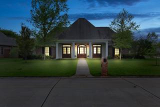 1600 Emberly Oaks Dr, Alexandria, LA 71301-2784