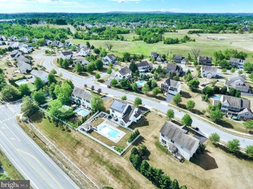 7207 Royal Oak Dr, Harrisburg PA 17112-8837 exterior