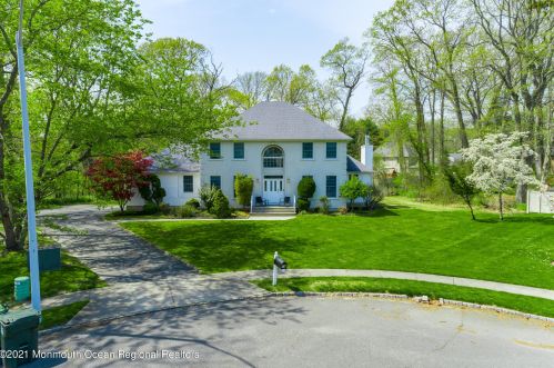 19 Old Queens Ct, Tinton Falls, NJ 07724-2428