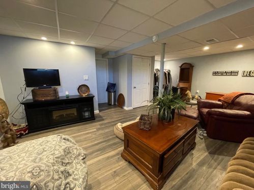 206 Sand Ct, Ephrata PA  17522-2646 exterior