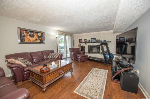 28 Hammond Rd, Elwood NY  11731-4810 exterior