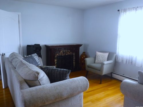 11 Barrington St, Westbury NY  11590-4629 exterior