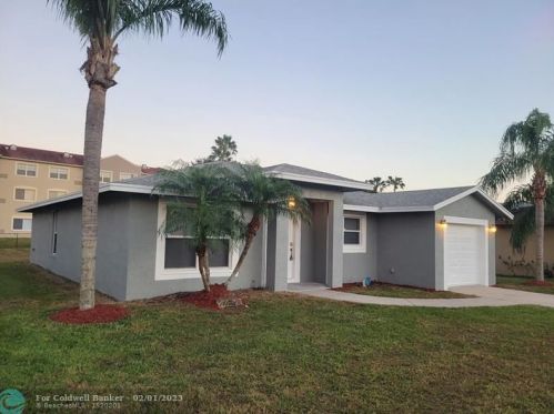 149 Dabou Loop, Belle Glade FL  33430-4284 exterior