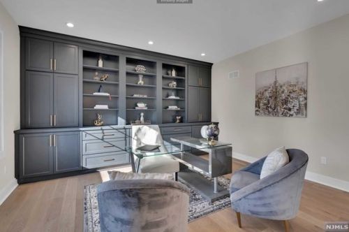 39 Pinehill Dr, Upper Saddle River NJ  07458-1927 exterior