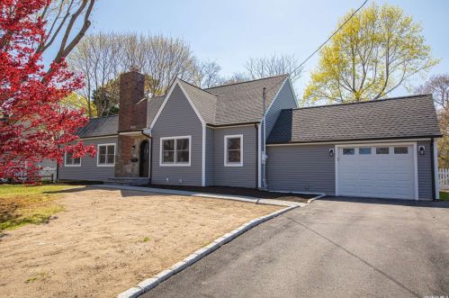 515 Lombardy Blvd, Brightwaters, NY 11718-1009