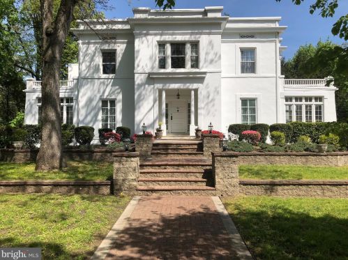 1 Oak Ter, Camden, NJ 08109-2033