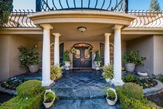 5267 Sequoia Ave, Fresno, CA 93711-2845