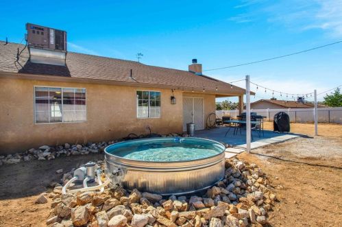 7645 Victoria Ave, Yucca Valley CA  92284-6152 exterior