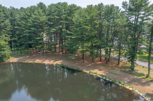 390 Sentinel Hill Rd, Derby, CT 06418-2133