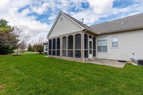 213 Pebble Creek Dr, Pataskala OH  43062-8945 exterior