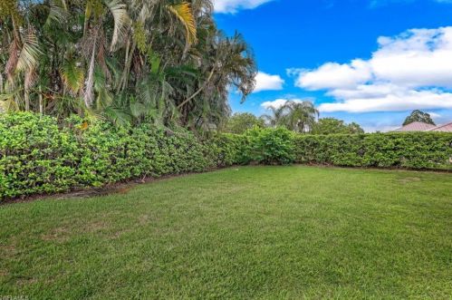 2142 Imperial Cir, Naples FL  34110-1037 exterior