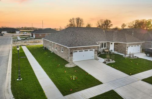 8335 107th Pl, Dyer IN  46373-8656 exterior