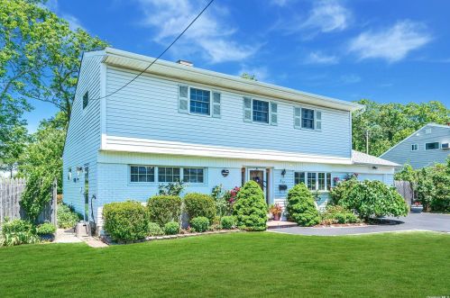 617 Morrison St, Babylon, NY 11702-1107