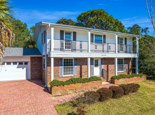 37 Walnut Ave, Shalimar FL  32579-1121 exterior