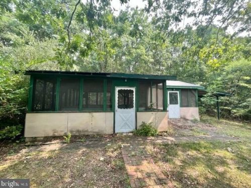 319 Lake Dr, Richmond National Battlefiel VA  22835-2752 exterior