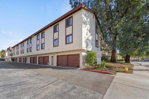 18122 Sundowner Way, Santa Clarita CA  91387-3077 exterior