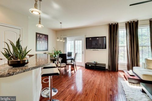 6857 Hartzell Hill Ln, Haymarket VA  20169-4944 exterior