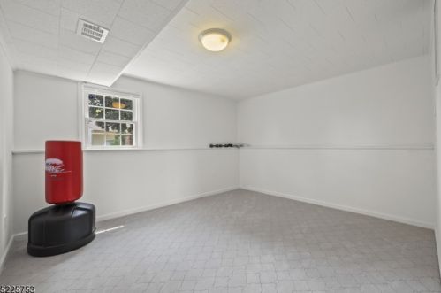 90 Sun Vly Way, Greystone Park NJ 07950-1913 exterior