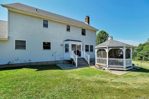 1 Overlook Dr, Washingtonville NY  10992-1041 exterior