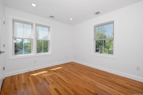 3 Stratford Rd, New Rochelle NY  10804-2519 exterior