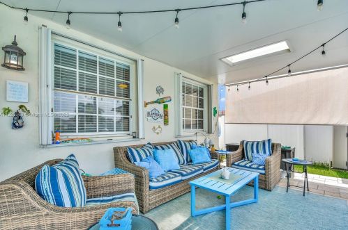 18856 23rd Pl, Hollywood FL  33029-5340 exterior