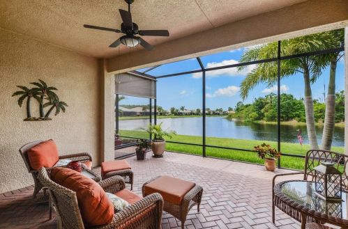 15735 Aurora Lake Cir, Wimauma, FL 33598-4033
