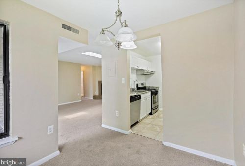 2843 Windsor Dr, Falls Church, VA 22042-2843