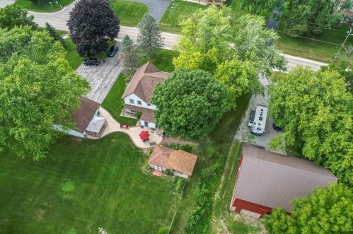 17725 Beres Rd, Waukesha, WI 53146-4612