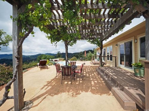 17021 Rockpile Rd, Geyserville, CA 95441-9505