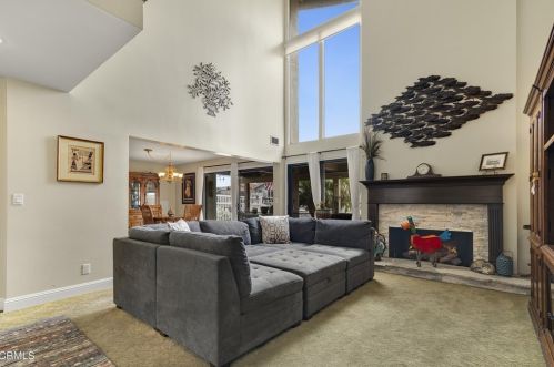 2231 Victoria Ave, Oxnard CA  93035-2930 exterior