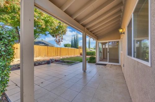 5820 Merlindale Dr, Citrus Heights CA  95610-6728 exterior