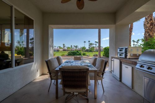 56430 Muirfield Vlg, La Quinta CA  92253-7648 exterior