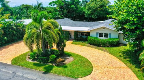 909 27th Ter, Boynton Beach FL  33435-7913 exterior