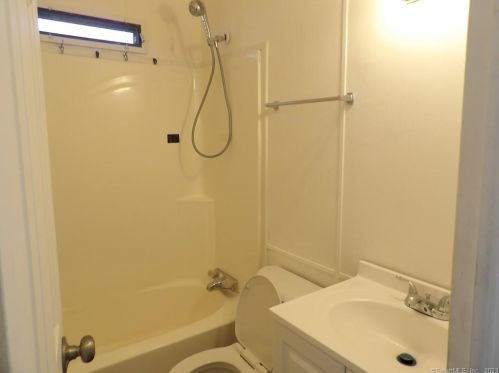 23 Hunters Rd, Norwich CT  06360-2001 exterior