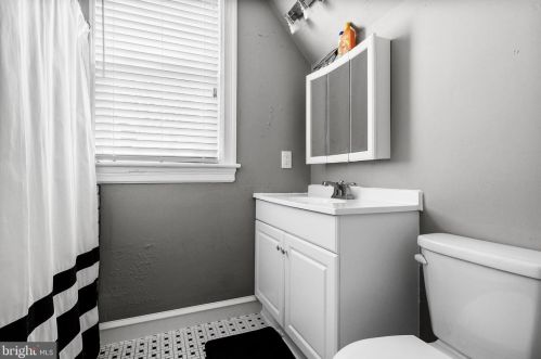 801 Thomas Ave, Riverton NJ  08077-1030 exterior