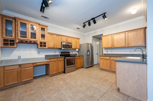 813 Baybrooke Dr, Denton, TX 76210-3297