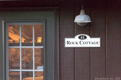41 School House Ln, East Hampton CT  06424-1886 exterior