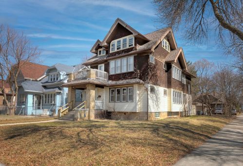 2802 45th St, Milwaukee WI 53219-3410 exterior