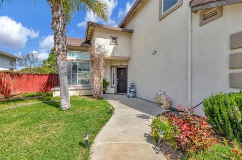 750 Joshua Dr, Hollister CA  95023-5671 exterior