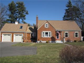 717 Center St, Manchester, CT 06040-2703