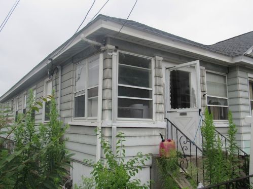 5 Locust Ave, Worcester, MA 01604-6021