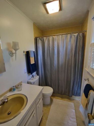 1054 Chestnut Dr, Harrisonburg VA  22801-1608 exterior