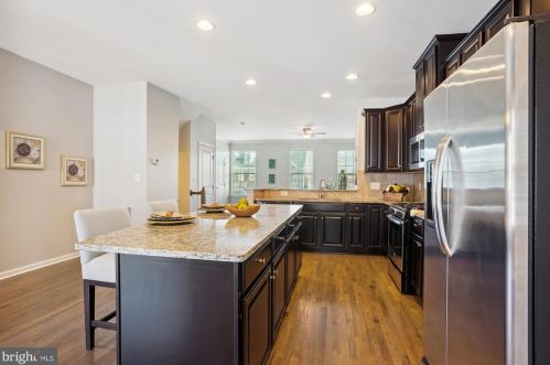 1739 Rockledge Ter, Woodbridge VA  22192-2512 exterior