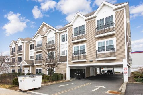 5 Minerva Pl, White Plains, NY 10601-3929