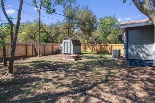 9626 Braeburn Gln, Austin TX 78729-2710 exterior