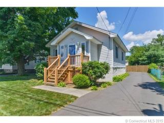 21 Fairview Ave, Plainville, CT 06062-2807