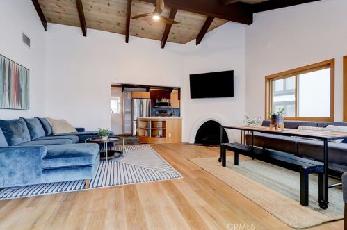 220 Beryl St, Redondo Beach CA  90277-2111 exterior