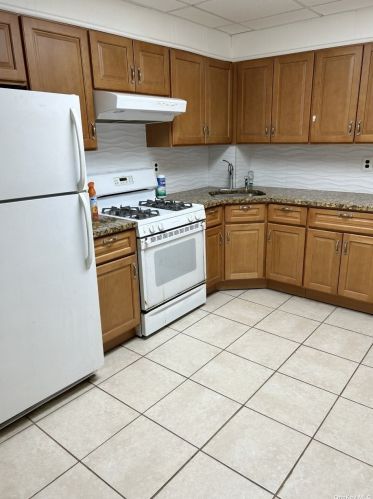 253-25 85th Rd, Jamaica, NY 11426-1013
